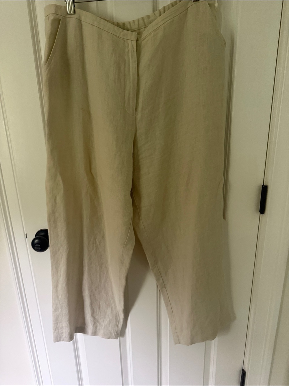 Gently worn Women’s Eileen Fisher Beige Cropped Wide-Leg Linen Pants. Size XL